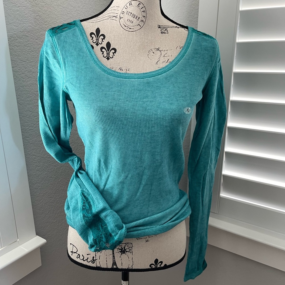 Turquoise long sleeve shirt.